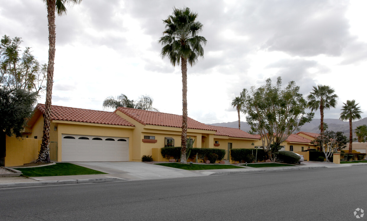 Building Photo - Shadow Mountain Villas