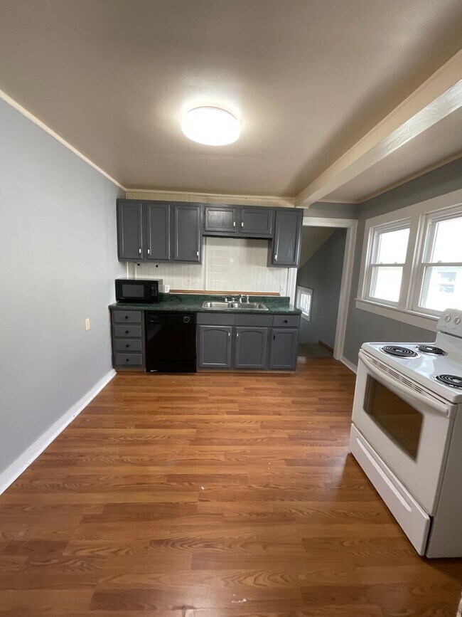 Foto del edificio - 2 bedroom/1 bath house for rent