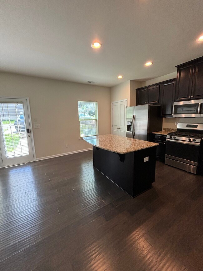 Foto del edificio - 1633 Fleetwood Dr