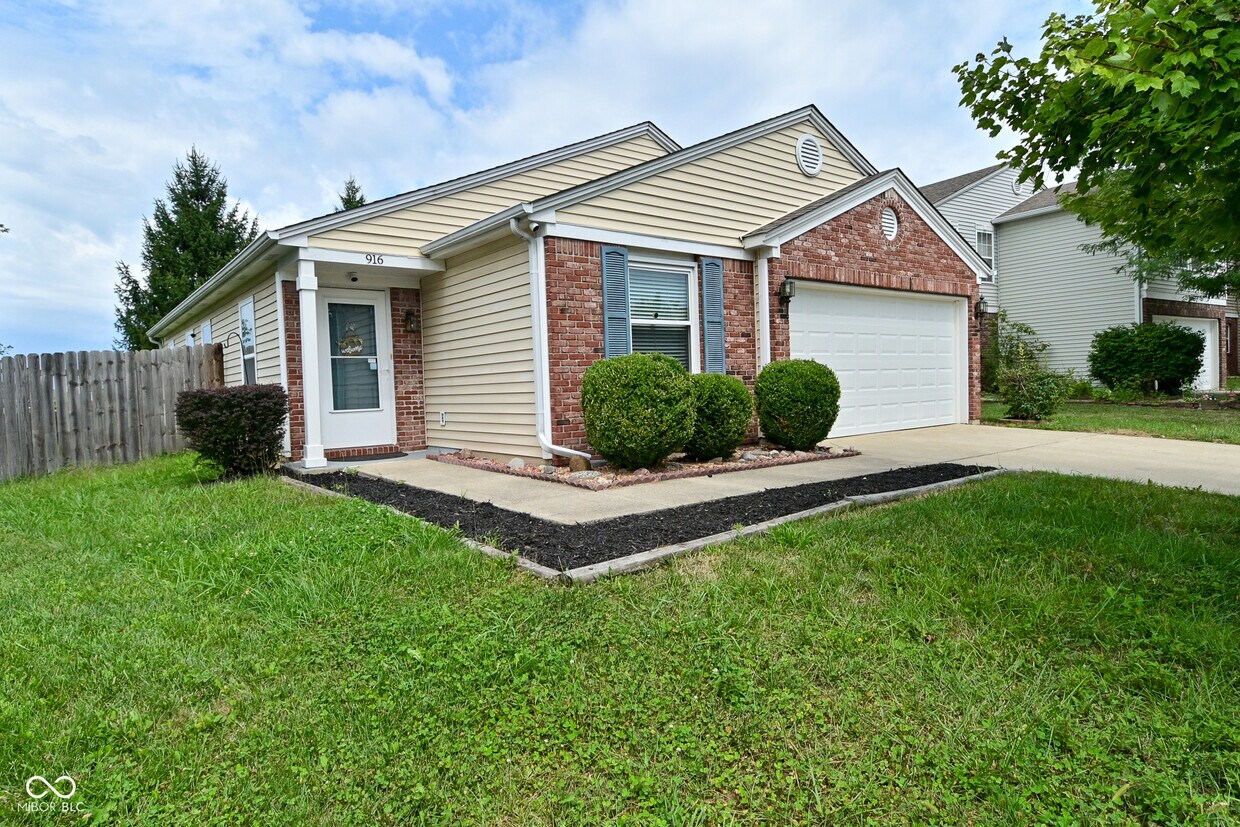 Foto principal - 916 Bentgrass Dr
