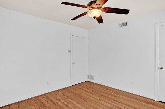 Foto del edificio - Convenient Living in Dallas – 3BR/2BA Home...