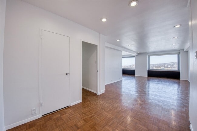 Foto del edificio - 320 Fort Duquesne Blvd