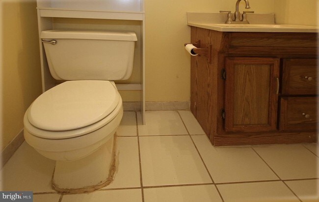 Foto del edificio - 823 Eastern Ave NE