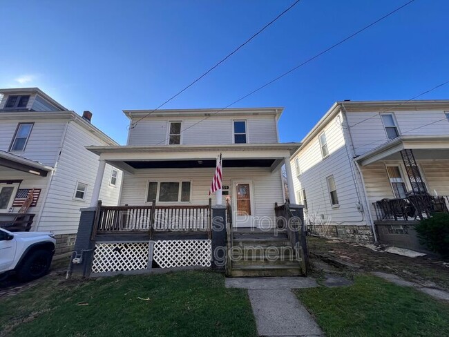 Building Photo - 1220 Maple Ave