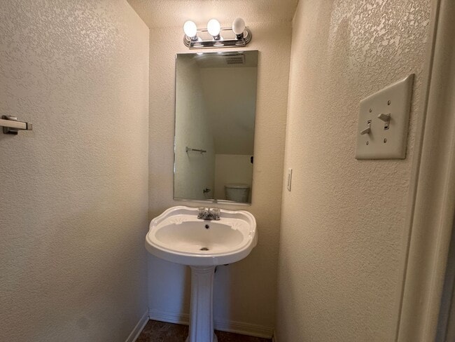 Building Photo - 805 Leifester Cir