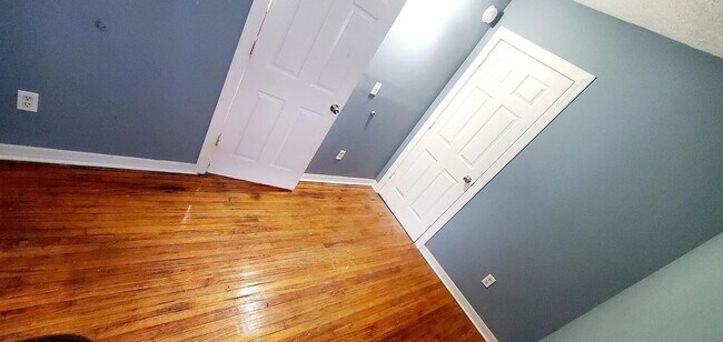 Building Photo - 1137 Muskegon Ave NW