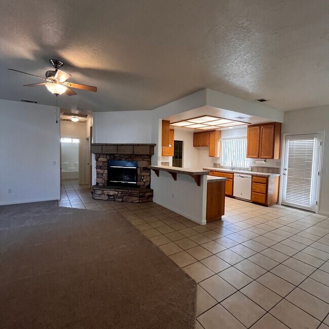 Foto del edificio - 7764 Corona Ave