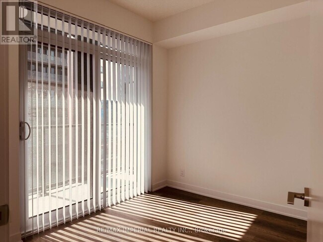 Building Photo - 180 Front St E