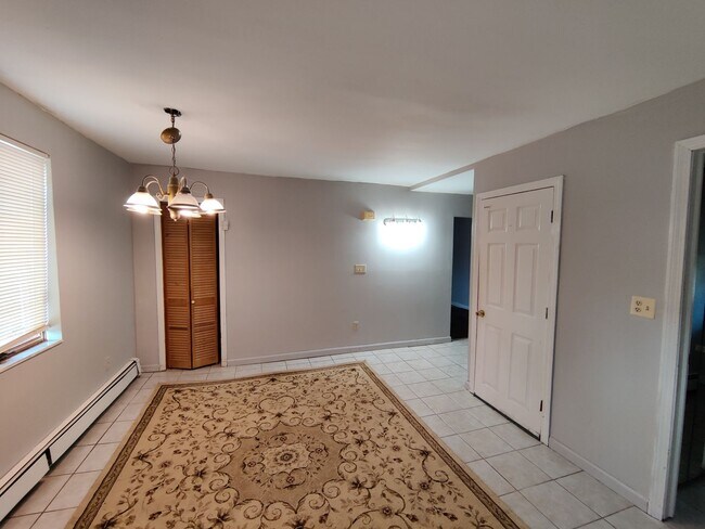 Foto del edificio - PRIVATE, COZY 2-3 BDRM 1.5 BATH HOME W/ HU...