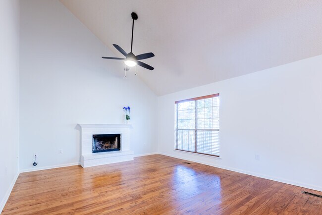 Foto del edificio - 541 Pointe South Dr