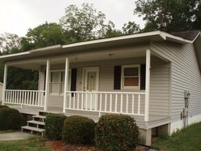 Building Photo - 615 Windcrest Dr