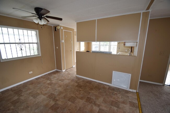 Building Photo - 468 Kalt Dr