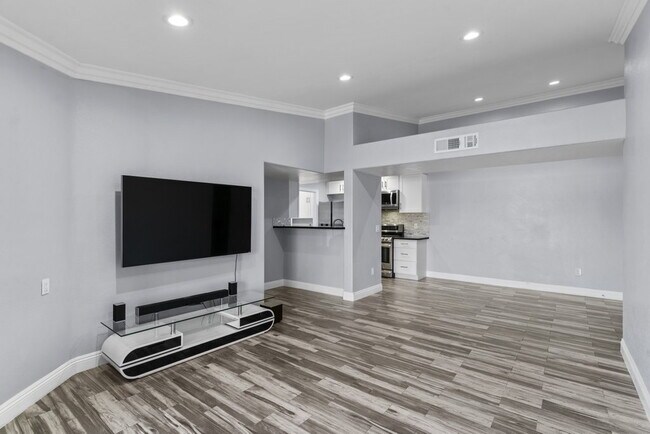Foto del edificio - "Chic 3-Bed Townhouse with Granite Countertops on West Flamingo Road, Las Vegas!"