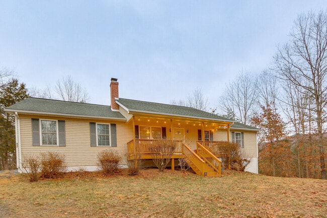 Building Photo - 443 Arrowhead Rd