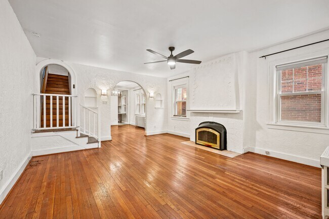 Foto del edificio - 5421 Normlee Pl