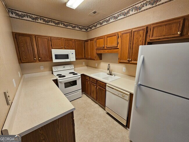Foto del edificio - 407 Peachtree Club Dr