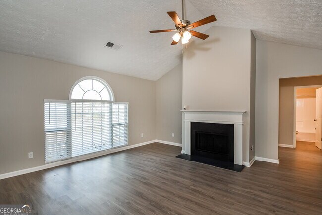Building Photo - 4949 Lake Park Ln