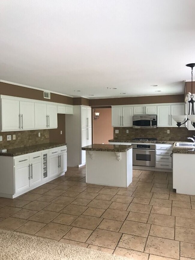 Foto del edificio - Lovely 4 bed 3+ bath