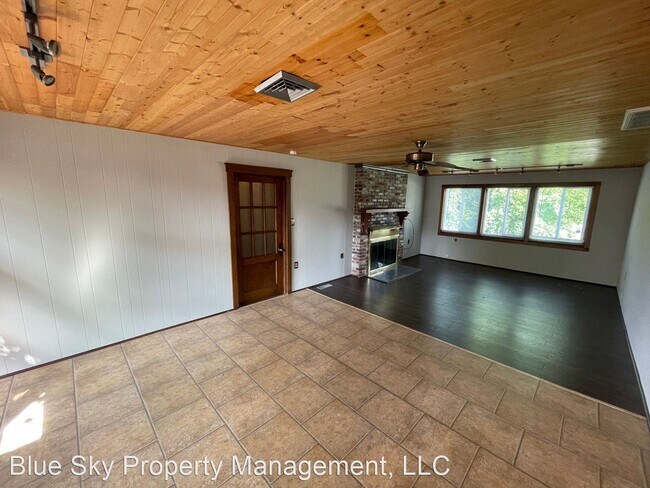 Building Photo - 3 br, 2 bath House - 225 N. Greenbriar Rd.
