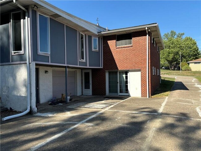 Building Photo - 96 Moger Dr