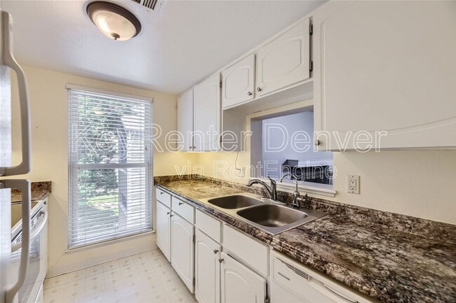 Foto del edificio - 9727 E Peakview Ave