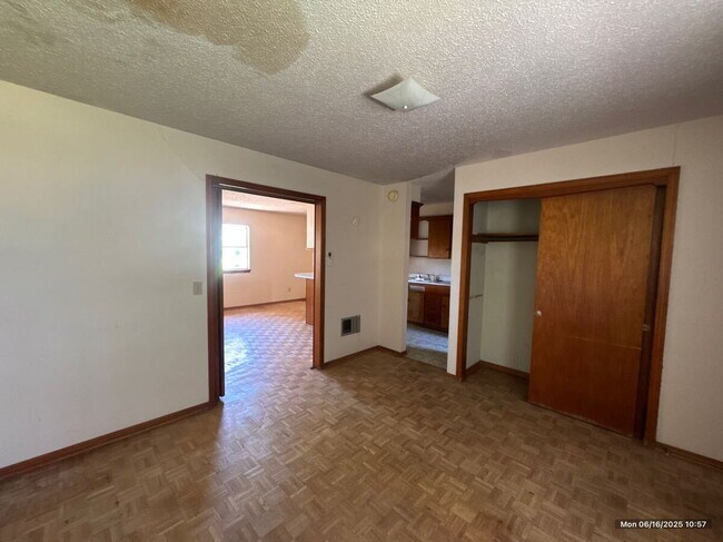 Foto del edificio - "Charming 1-Bedroom Retreat with Gleaming ...
