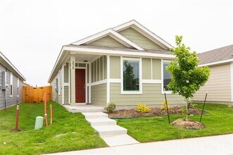 Building Photo - 230 Sunflower St