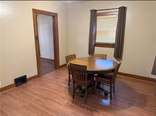 Building Photo - 607 W Saint Anthony Ave