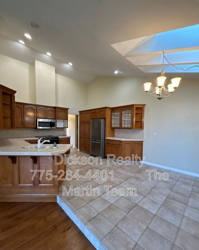 Building Photo - 2370 High Terrace Dr