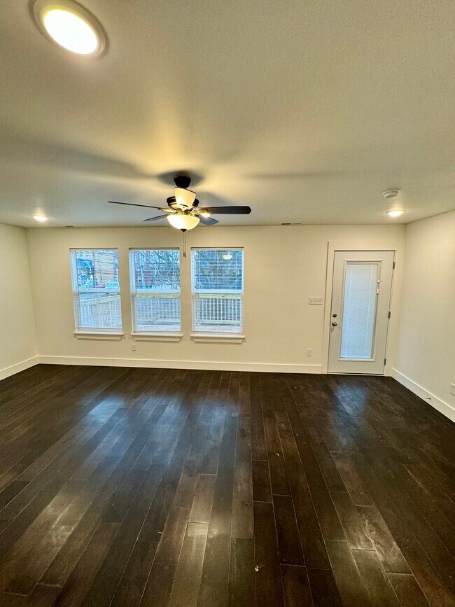 Foto del edificio - 1119 Woodlawn B - 1 Bed/1 Bath- All New
