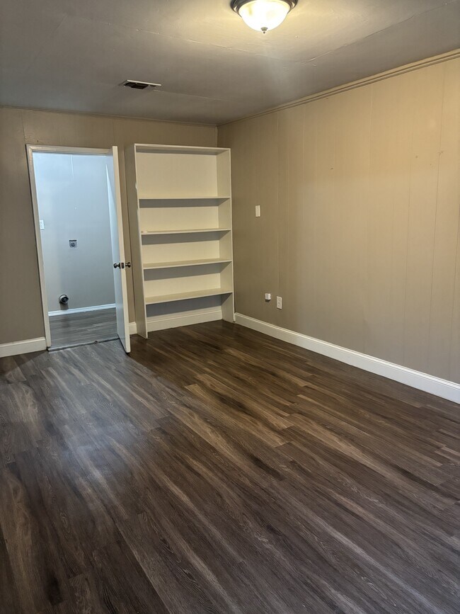 Foto del edificio - 5204 Breckenwood Dr