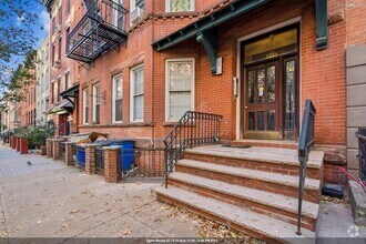 Building Photo - 318 Hudson St