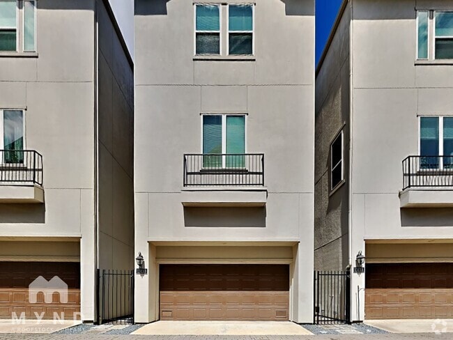 Building Photo - 1313 W 24th St