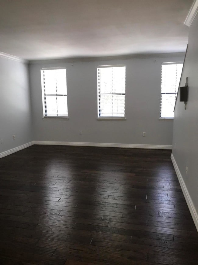 Building Photo - 675 Hibiscus St
