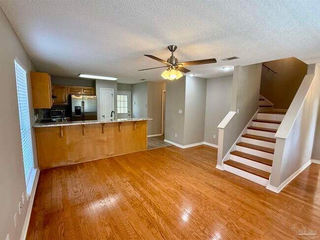 Building Photo - 2121 Pin High Dr