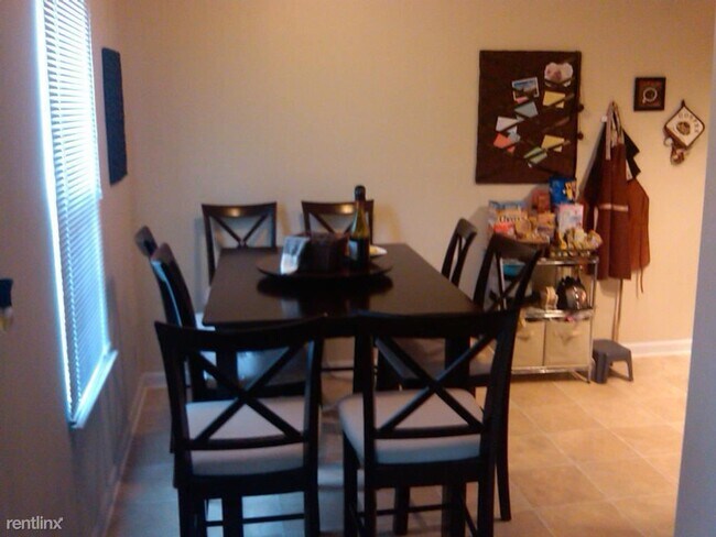 Building Photo - 2 br, 2 bath House - 1234 Villa Lane #F