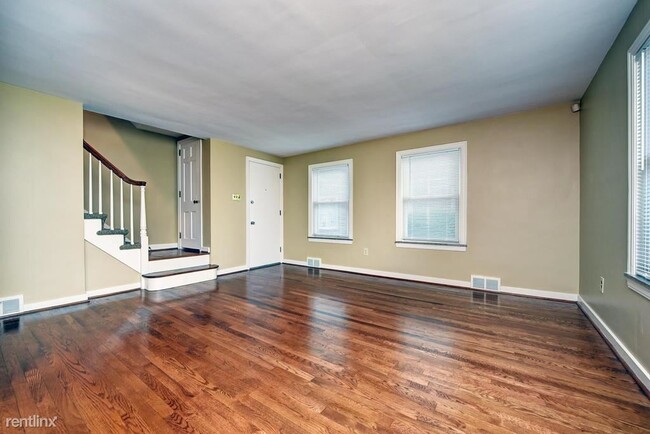 Building Photo - 2 br, 1 bath Townhome - 7036 Meade Place