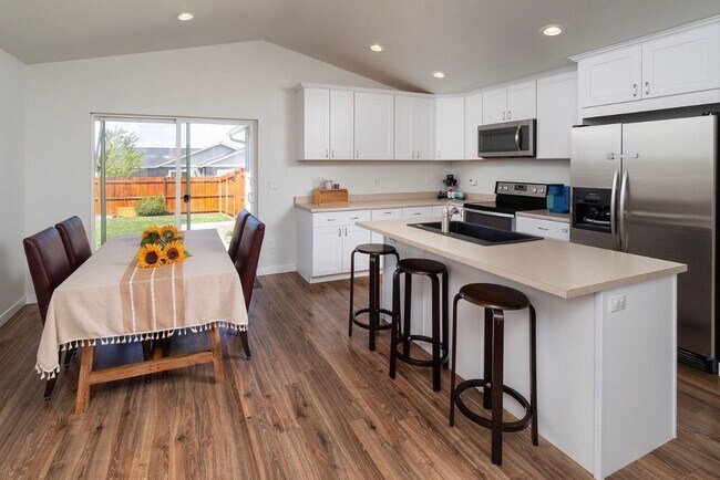 Foto del edificio - 541 SW Sunrise Cir