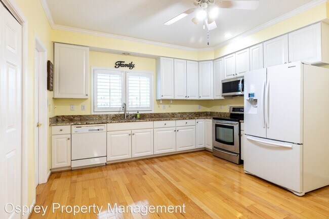 Foto del edificio - 3 br, 3.5 bath House - 3202 Shore Drive