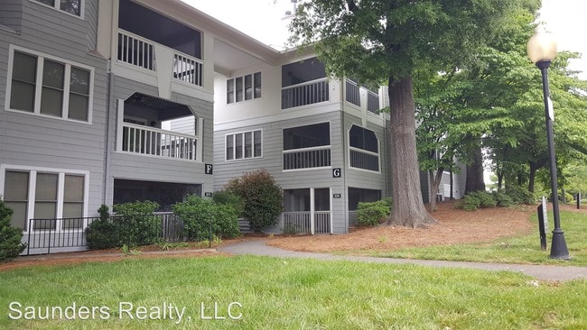 Building Photo - 2 br, 2 bath House - 227 Oakwood Ct.