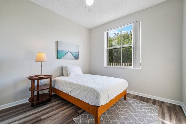Foto del edificio - 2040 Greenview Shores Blvd