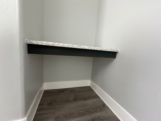 Building Photo - Charming home