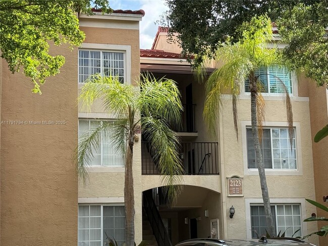 Foto del edificio - 2123 Renaissance Blvd