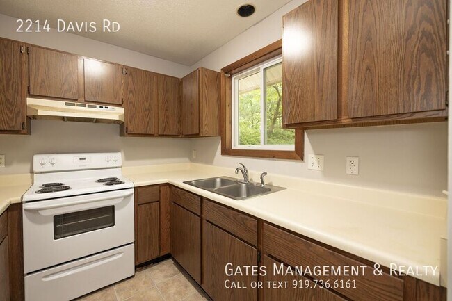 Foto del edificio - 2214 Davis Rd