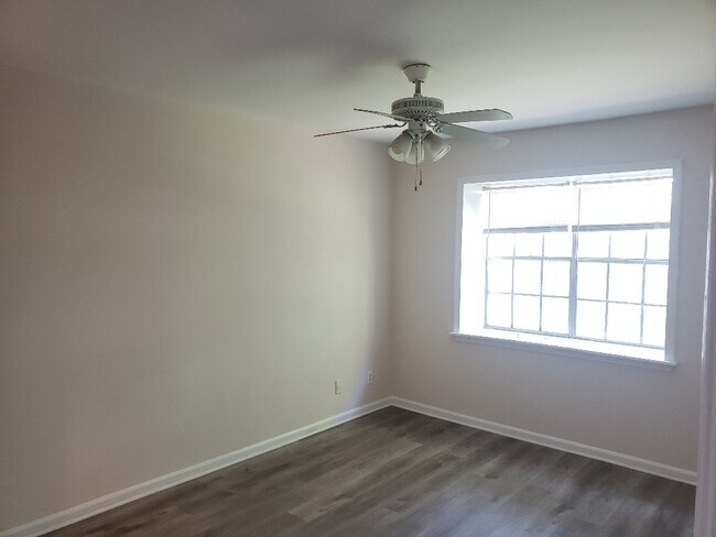 Foto del edificio - 5808 Hunting Ridge Ln