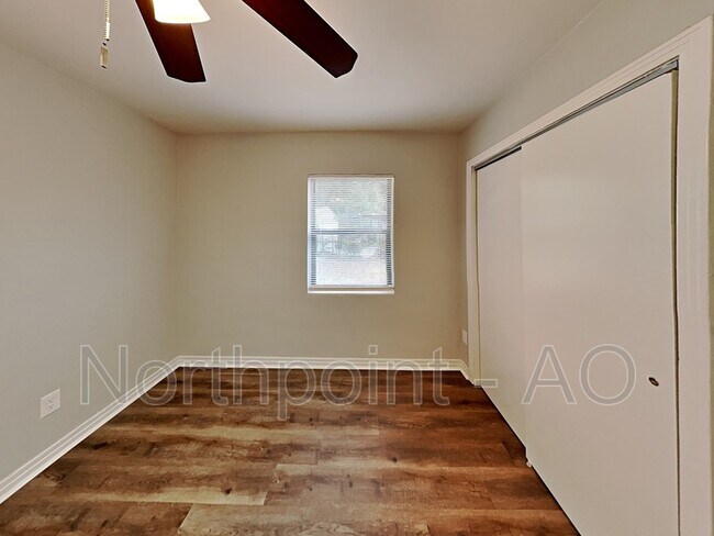 Foto del edificio - 6002 Sudbury Ave