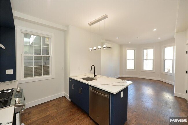 Foto del edificio - 203 3rd St