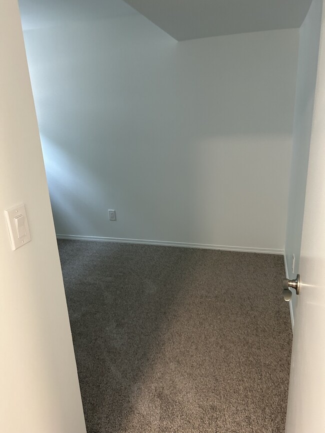 Photo du bâtiment - 11820-11861 61 St NW