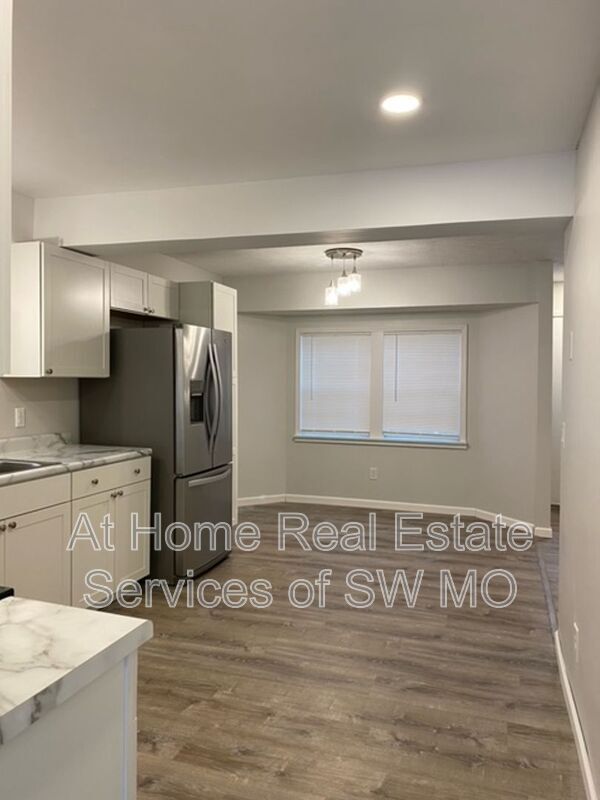 Building Photo - 4529 W La Siesta St