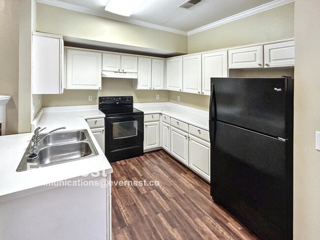 Building Photo - 460 Cambrian Ridge Trl